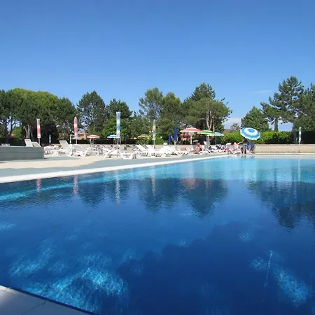 Vacation By The Pool In Our Cozy Flat Apartamento